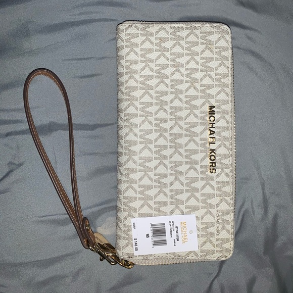 Michael Kors Handbags - Michael kors wallet